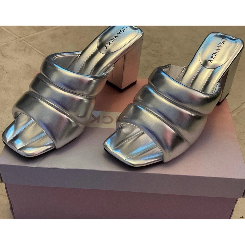 New In Box - Lisa Vicky Silver Metallic Puffy Leather, 7.5